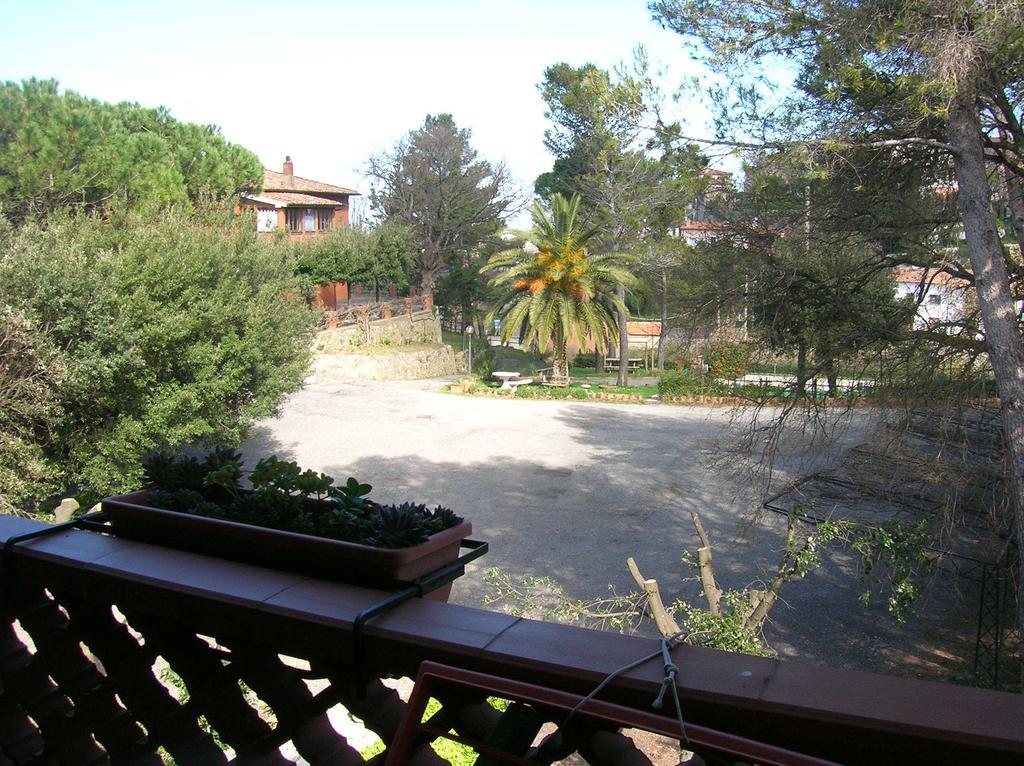 Hotel Il Poggetto Castellina Marittima Exterior photo