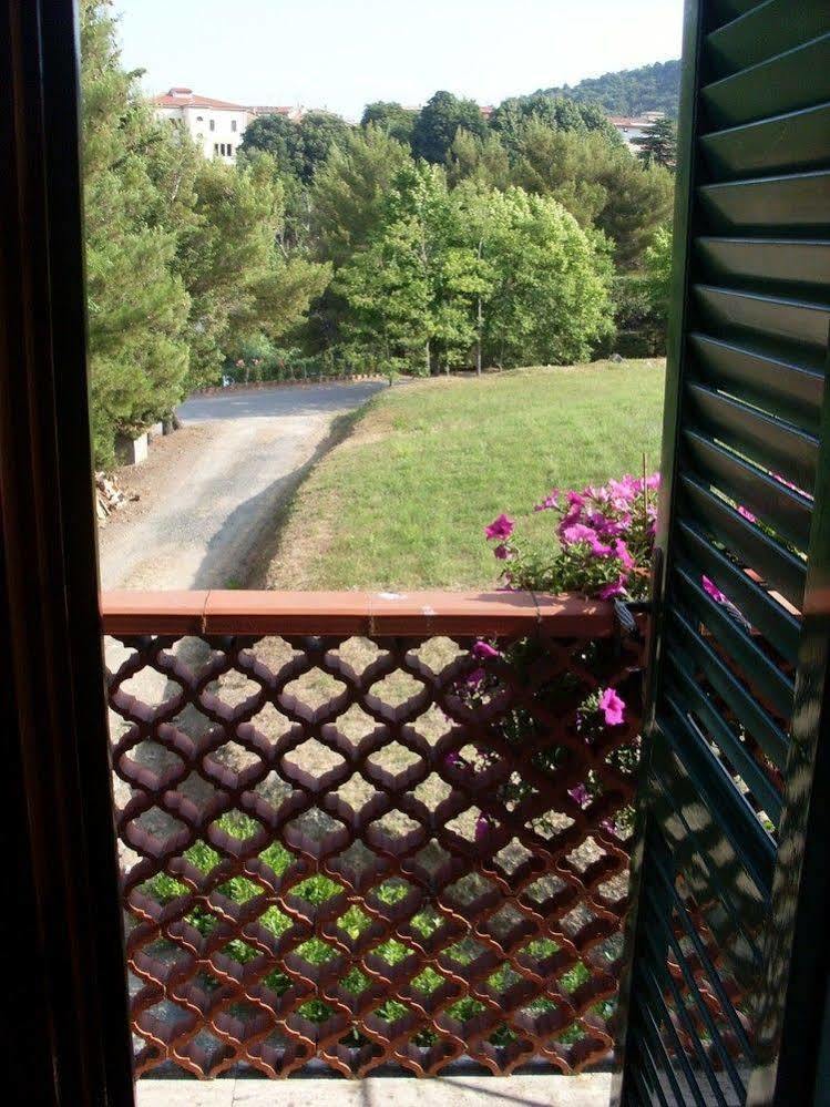 Hotel Il Poggetto Castellina Marittima Exterior photo